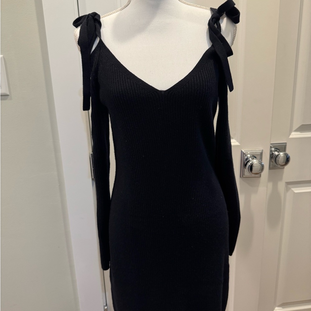Club Monaco Black Sheath Dress Long Sleeve V-Neck